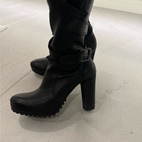 Vera Wang Lavendar label leather boots size 9 - Picture 3 of 3